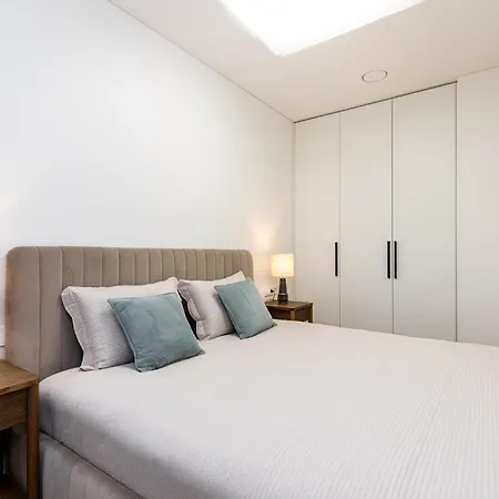 Apartamentas 100 & 1 *