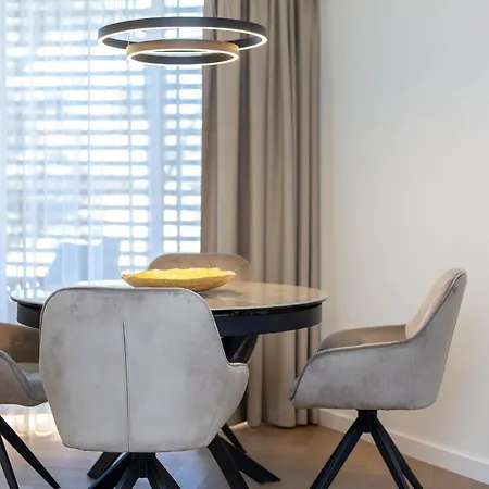 Апартаменти Apartamentas 100 & 1 *