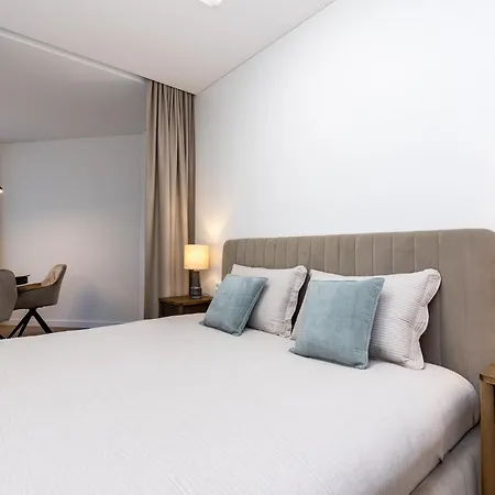 Apartamentas 100 & 1 *