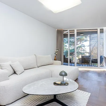 Apartamentas 100 & 1 * Паланга