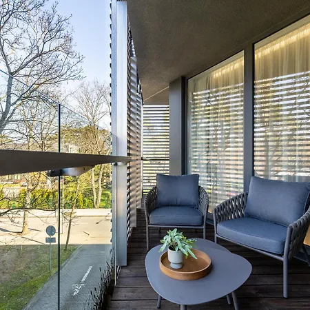 Apartamentas 100 & 1 Апартаменти